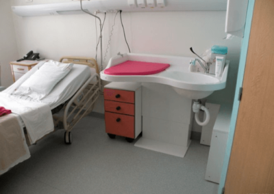 Kompakt csecsemő fürdető sziget kórházban